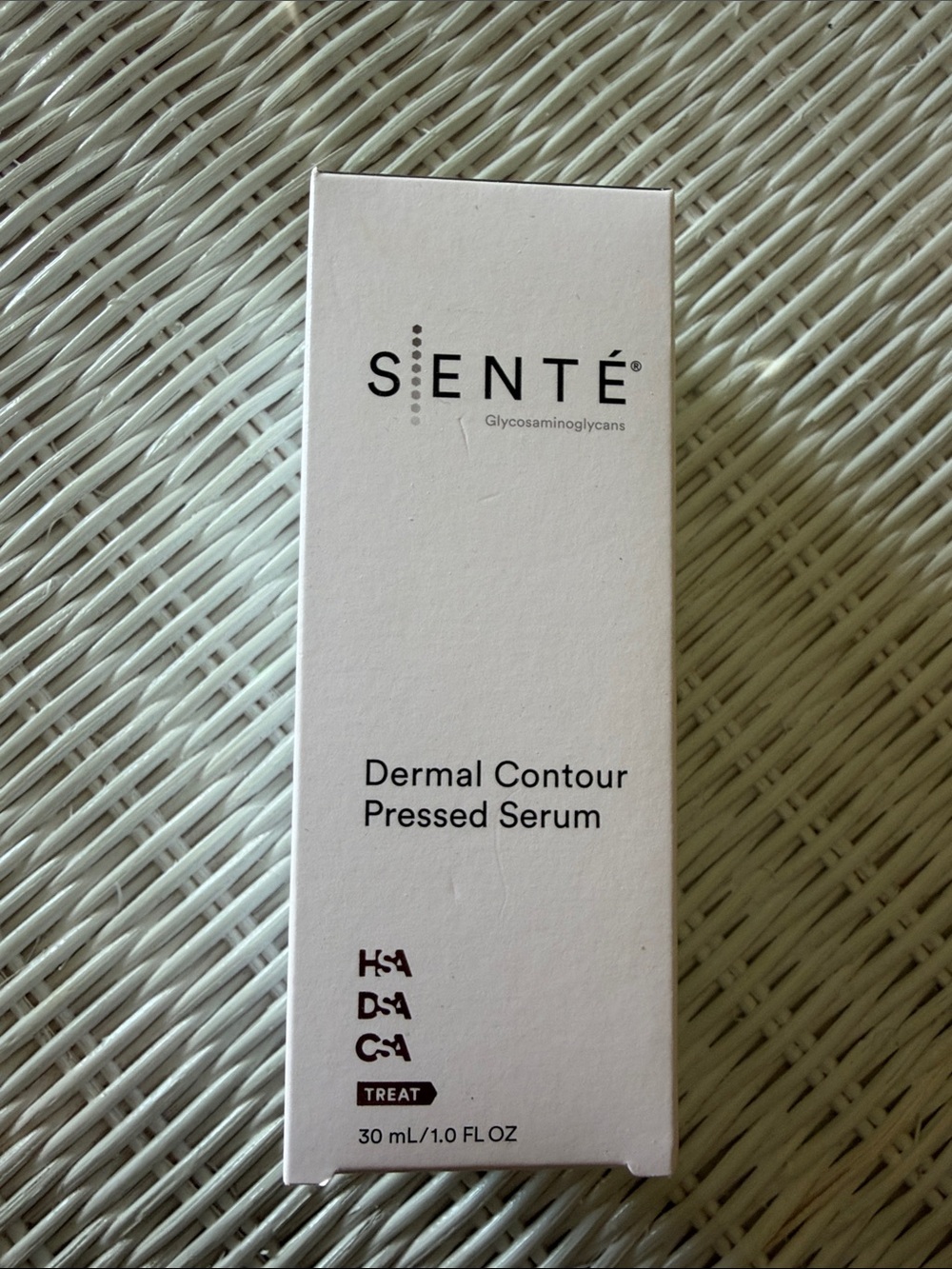 Dermal Contour Pressed Serum — White